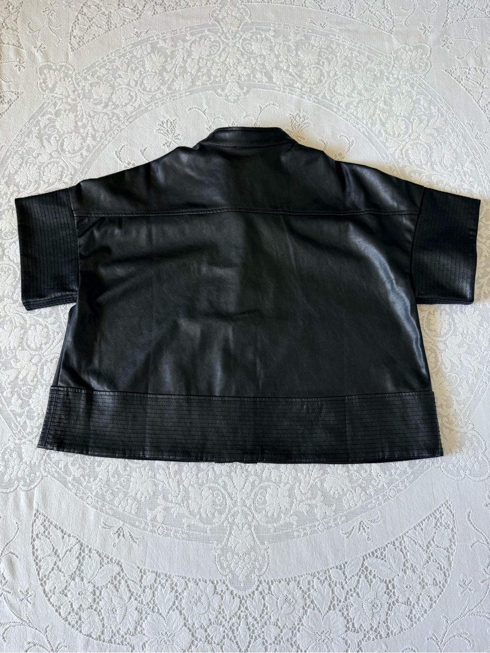Tuckernuck women’s Black‎ Short Sleeve Shirt Jacket Top Size M Vegan Suede - Picture 15 of 15
